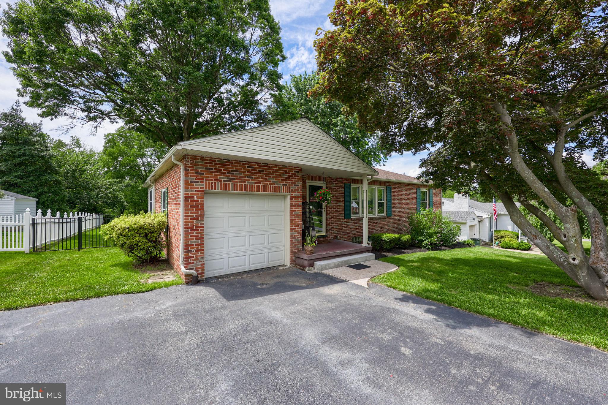 536 WELLINGTON DRIVE