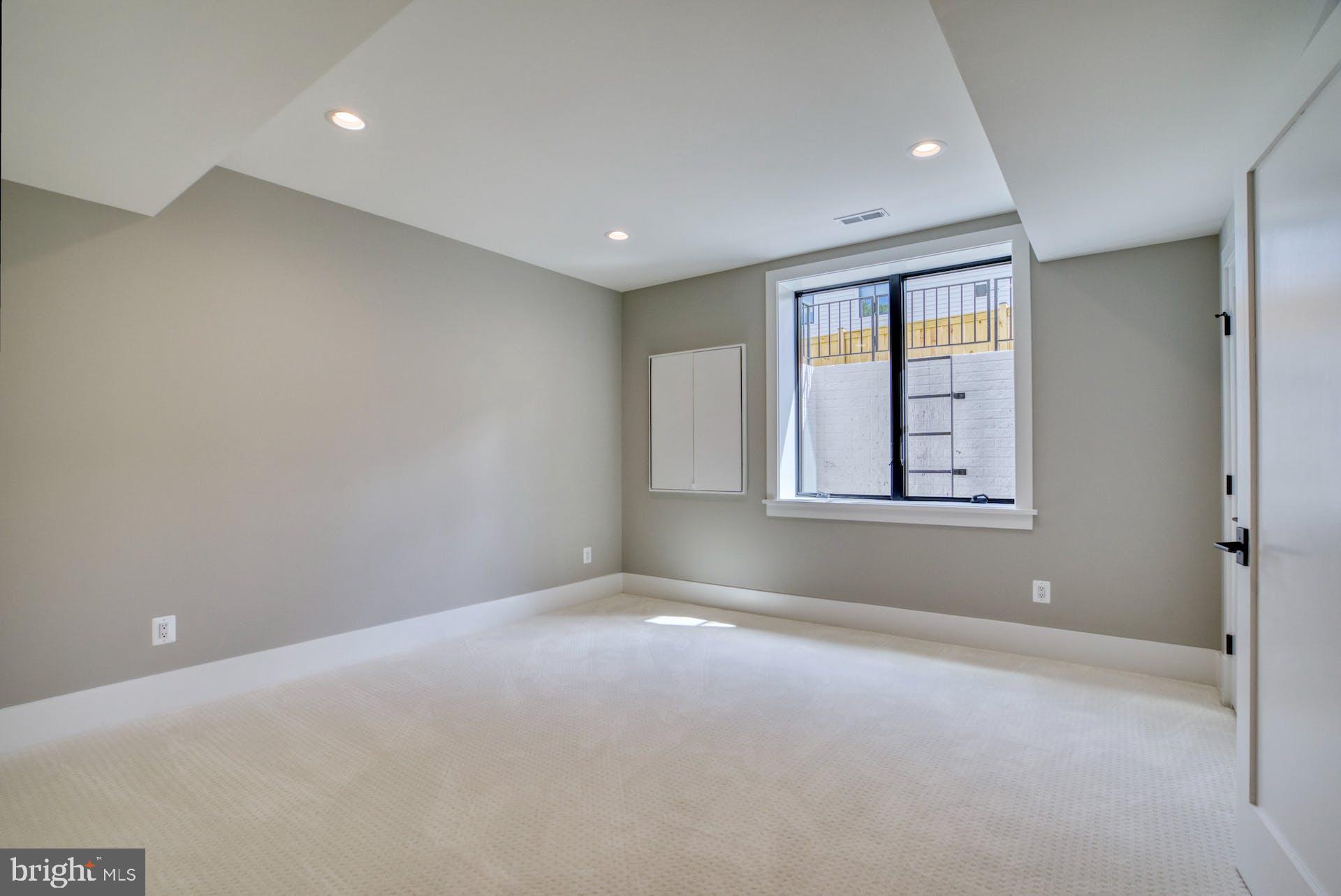 ARLINGTON - Residential