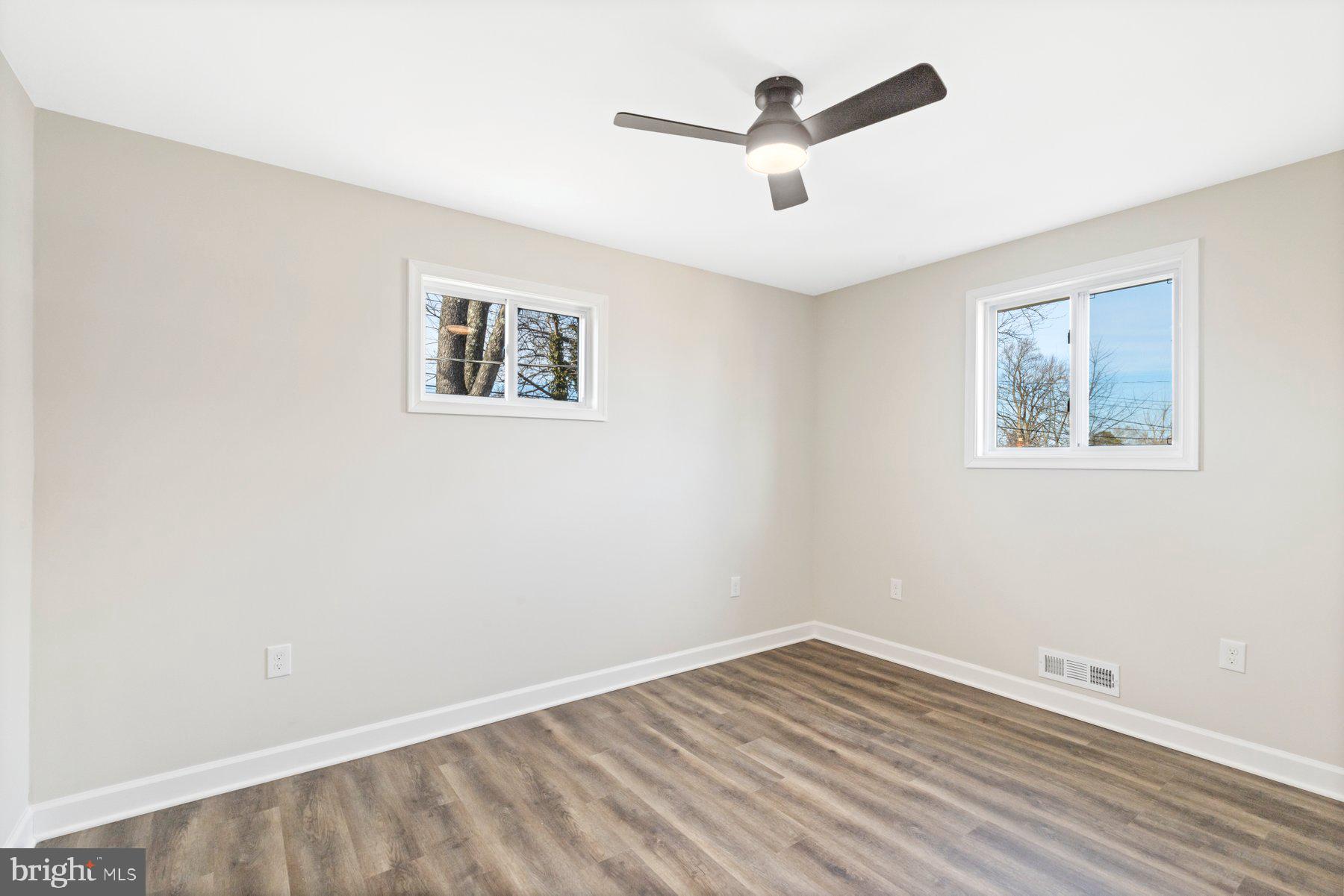 WINDSOR FARMS - Residential