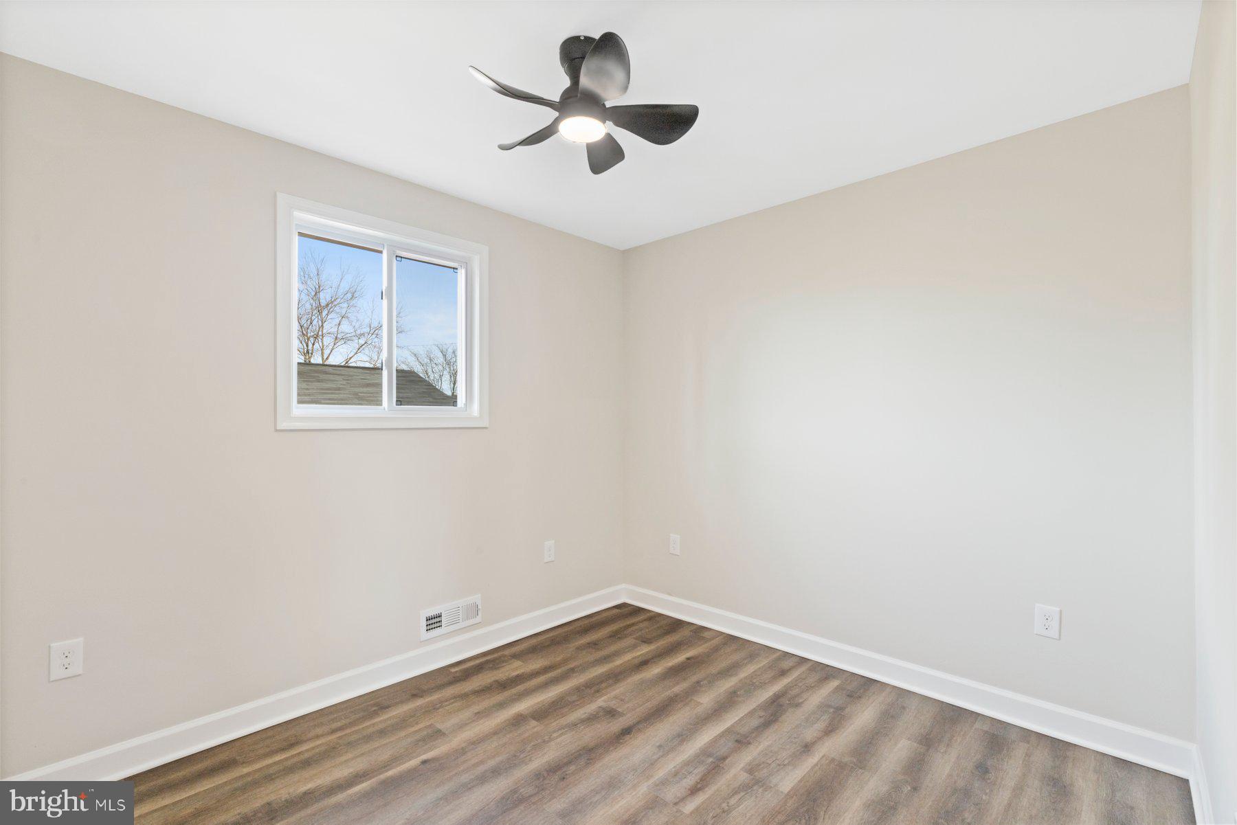 WINDSOR FARMS - Residential