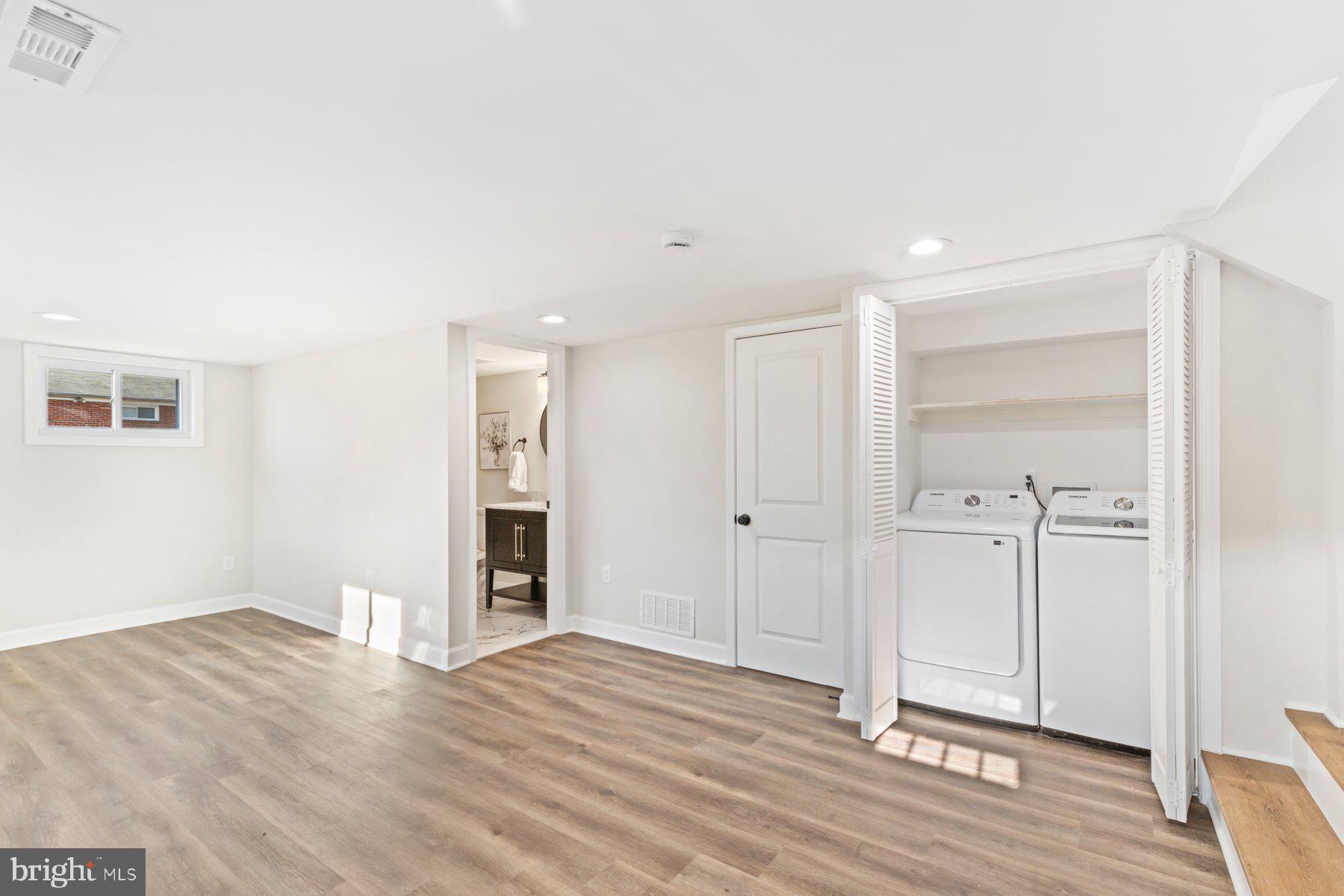 WINDSOR FARMS - Residential