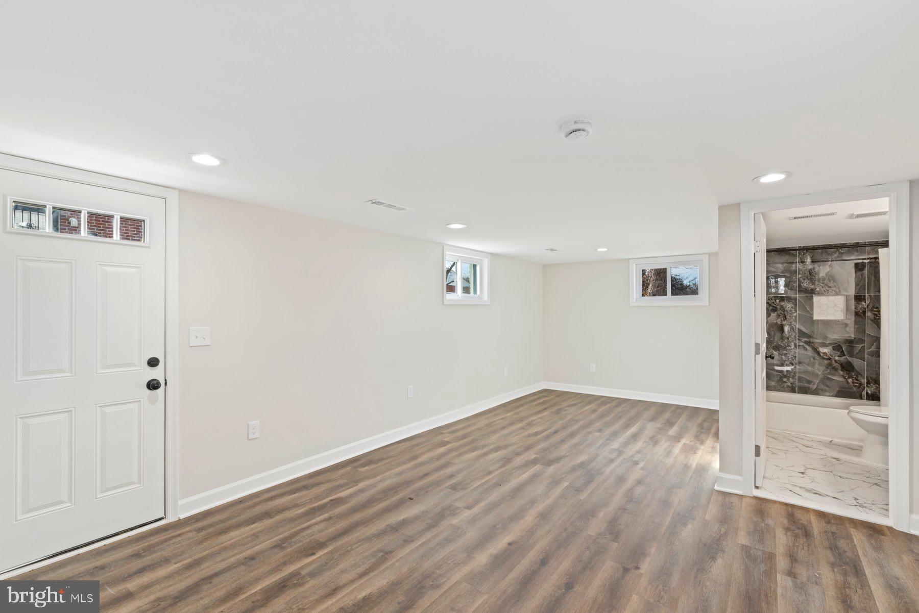 WINDSOR FARMS - Residential