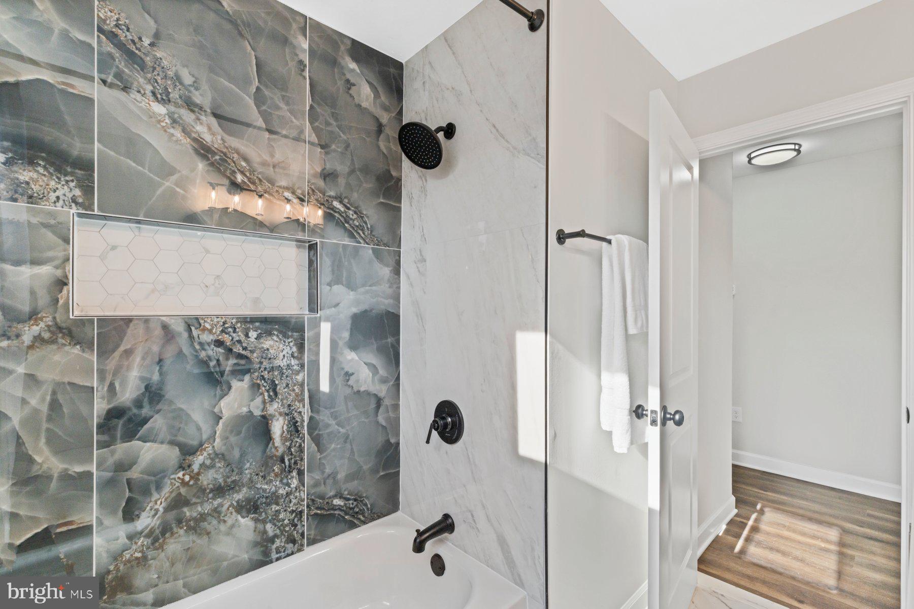 WINDSOR FARMS - Residential