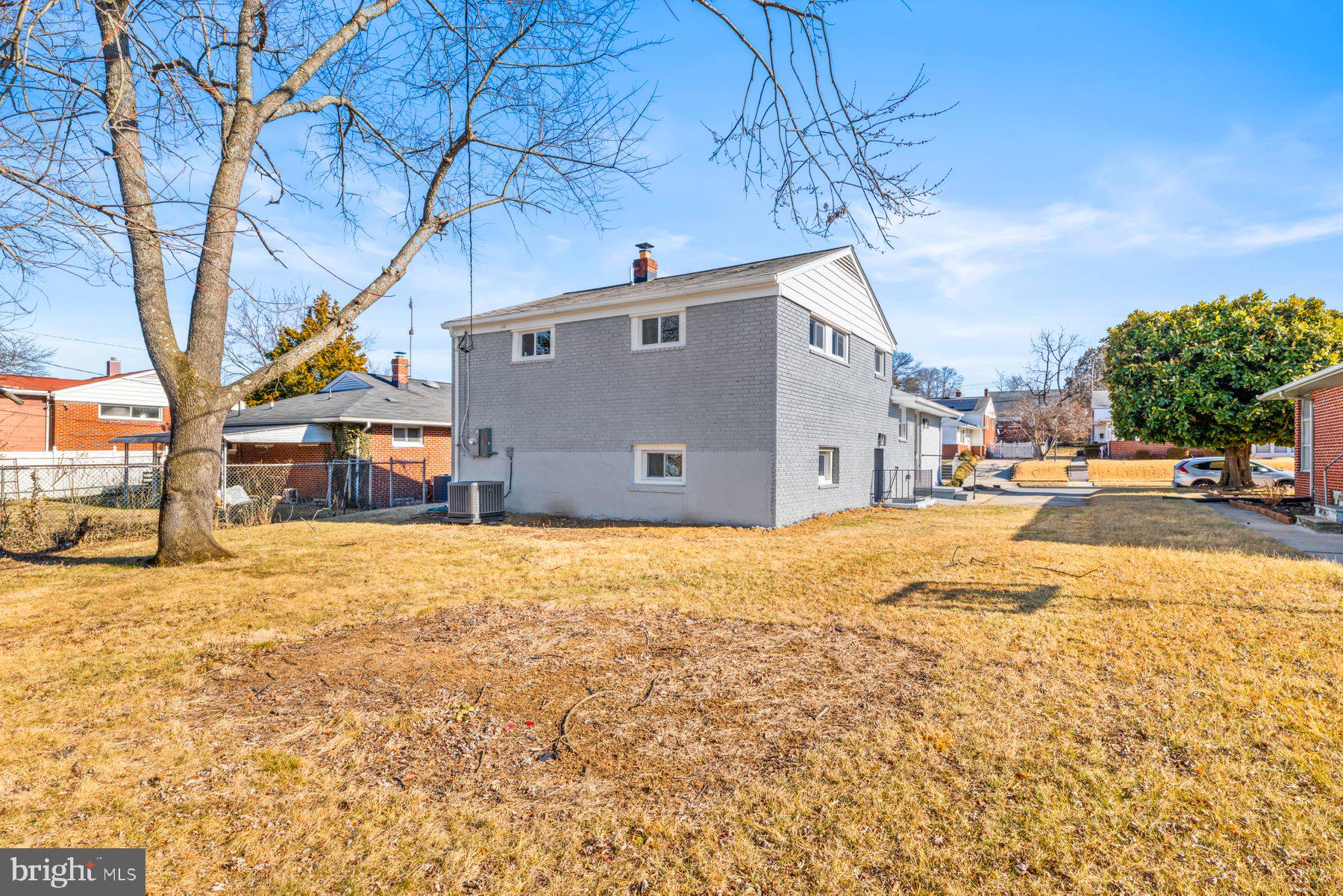 WINDSOR FARMS - Residential