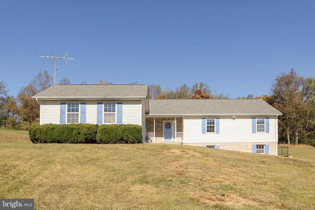 Photo of 1039 Hiatt Road, WINCHESTER, VA 22603 (MLS # VAFV2037548)