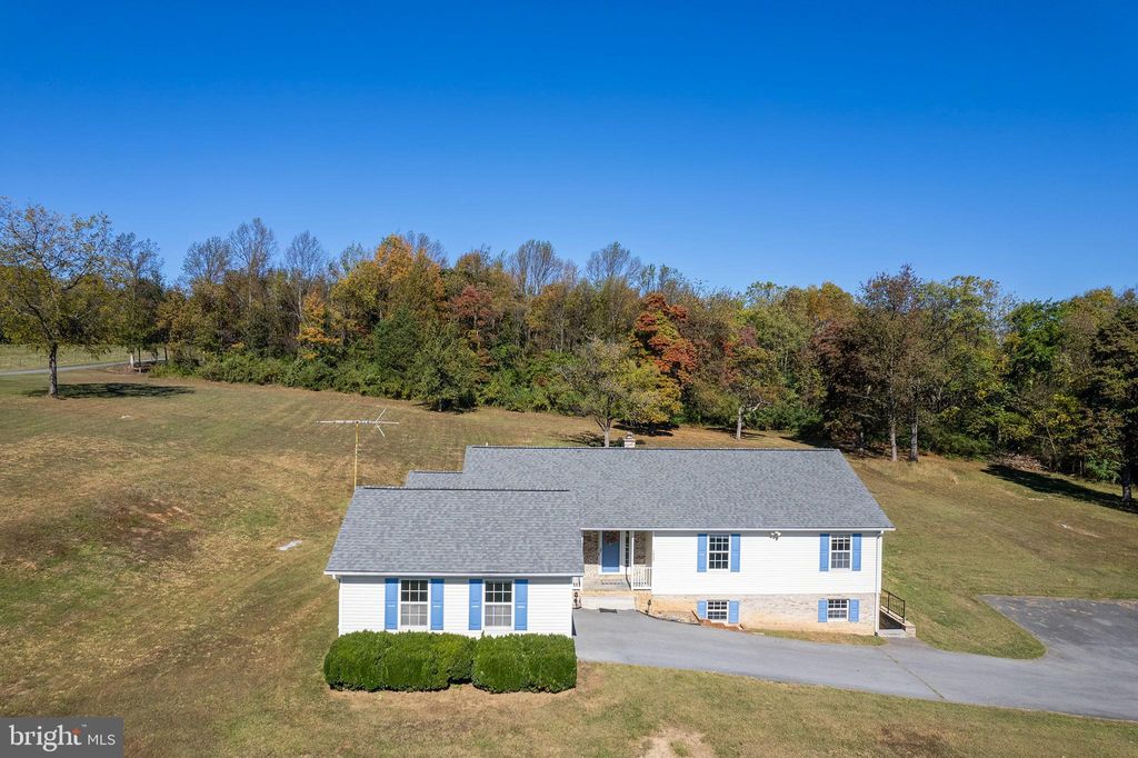 Photo of 1039 Hiatt Road, WINCHESTER, VA 22603 (MLS # VAFV2037548)