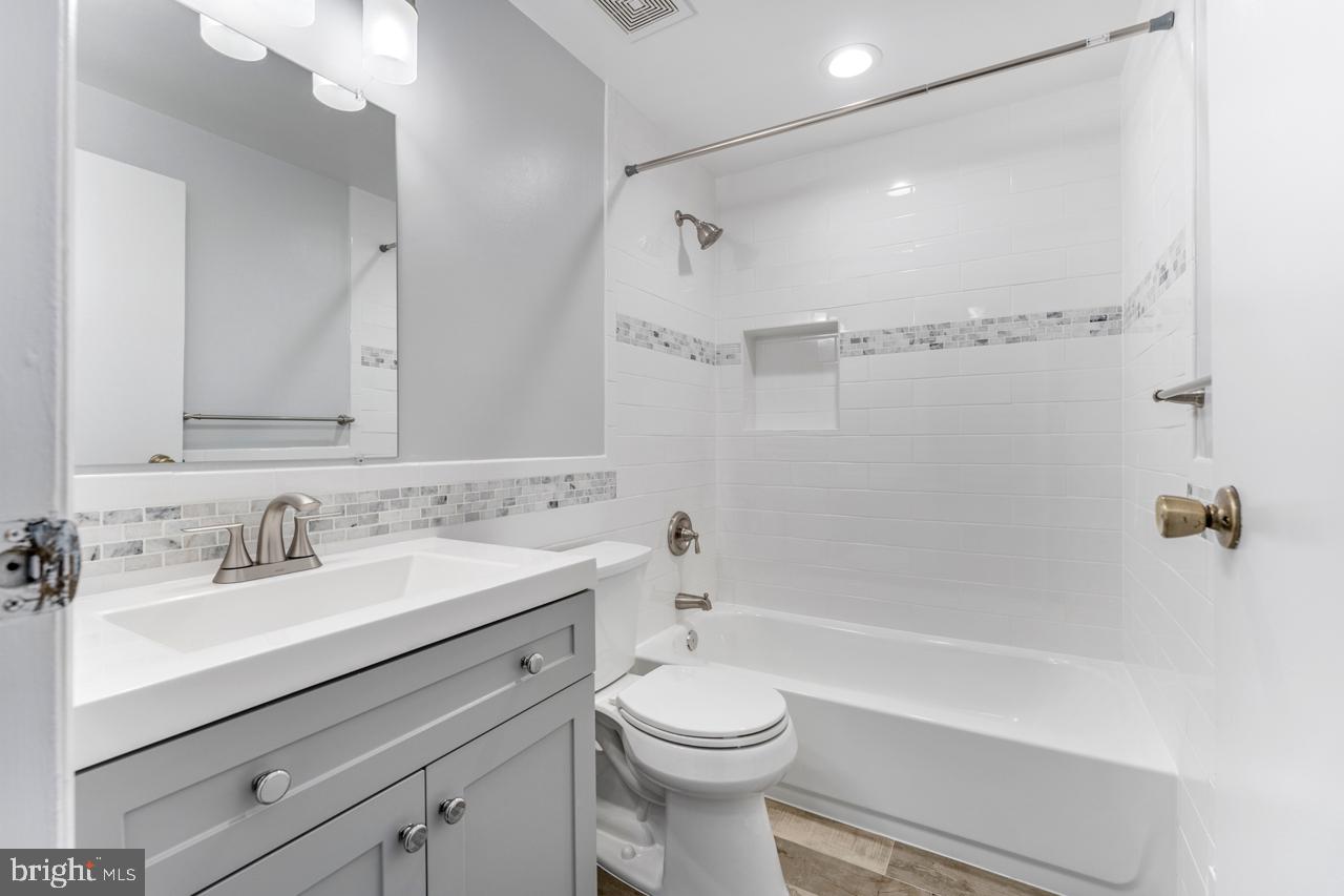 RESTON - Residential Lease