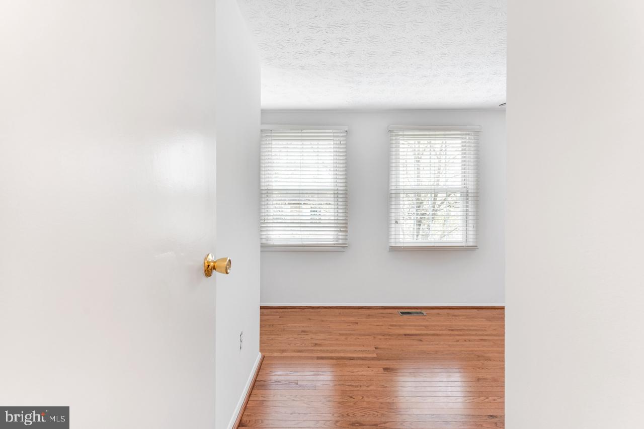 RESTON - Residential Lease