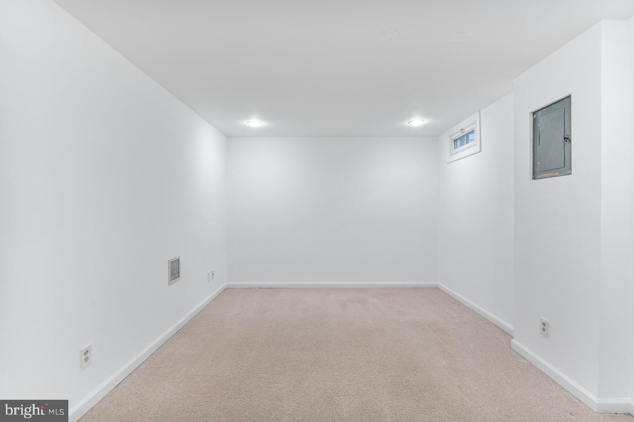 RESTON - Residential Lease