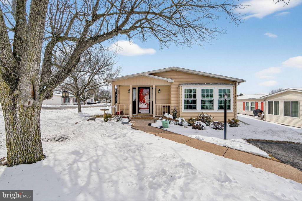 Photo of 11 Oakplace Court W, HARLEYSVILLE, PA 19438 (MLS # PAMC2168472)