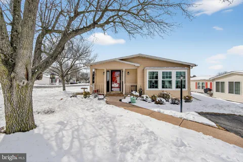 11 Oakplace Court W, Harleysville, PA MLS: PAMC2168472