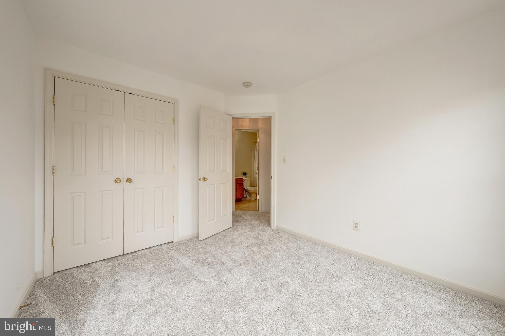 ASHBURN VILLAGE - Residential