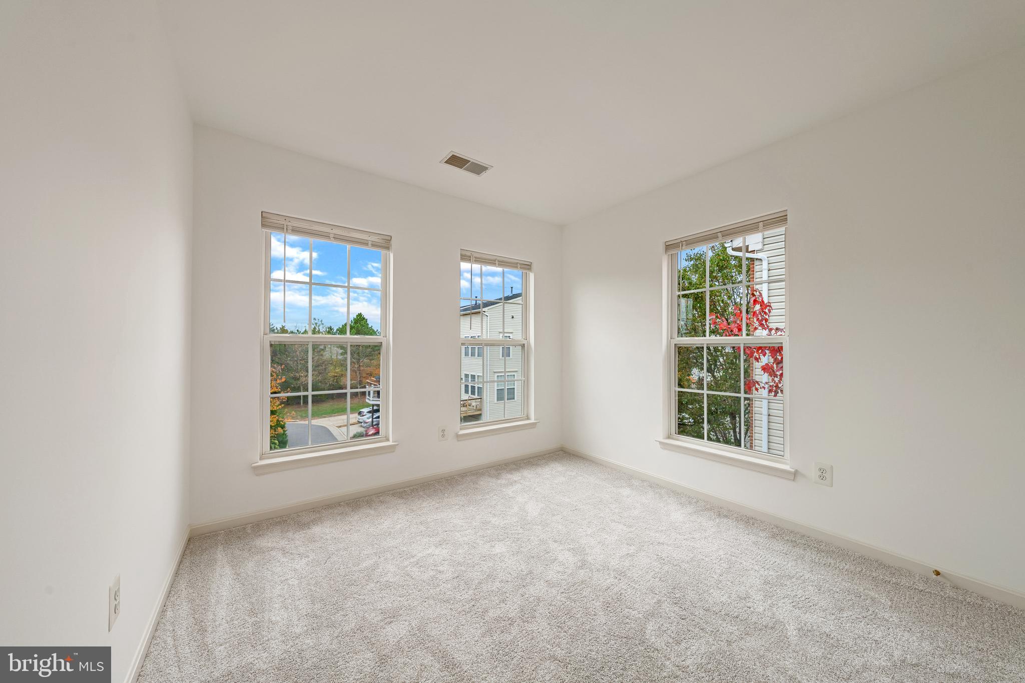 ASHBURN VILLAGE - Residential