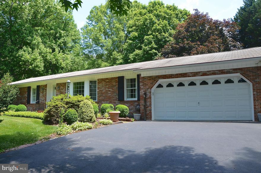 GREAT OPPORTUNITY TO LIVE IN HARDESTY ESTATES IN DAVIDSONVILLE--CUSTOM BUILT ALL BRICK RANCHER--ORIGINAL OWNER-- HARDWOOD FLOORS THROUGHOUT--LARGE BEDROOMS--MASONRY FIREPLACE--SCREENED PORCH--FENCED YARD--MATURE LANDSCAPING--TWO CAR GARAGE--NEEDS SOME UPDATING BUT IN GREAT CONDITION AND EXTREMELY WELL MAINTAINE--VERY PRIVATE--1+ACRE--FAMILY WAS SAD TO LEAVE--LOTS OF ROOM TO EXPAND--COME SEE IT!!