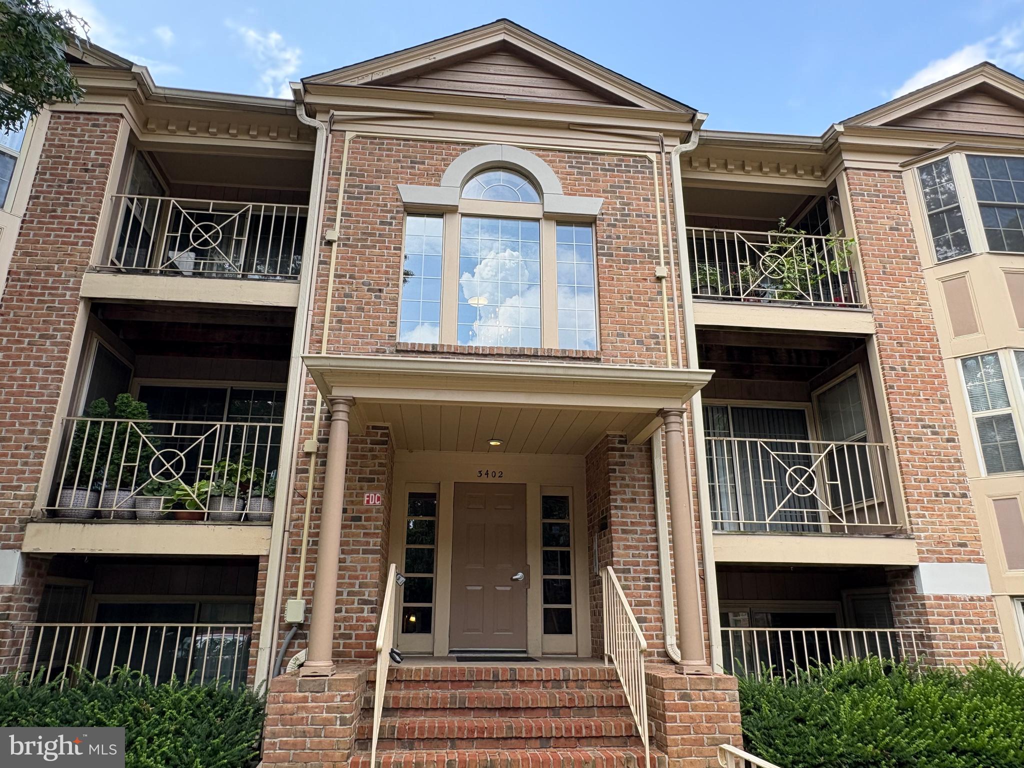 GROUND LEVEL 2 BEDROOM 2 FULL BATH CONDO! Carpet in your living and dining room. Eat in kitchen! Washer and dryer in unit! PRIMARY BATHROOM that has been recently updates! Minutes from shopping and travel routes. Pets okay case by case. Professionally managed. Don't miss this one! **AGENTS PLEASE SEE DOCUMENTS SECTION AND READ CONFIDENTIAL REMARKS FOR MORE INFORMATION!**