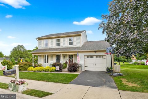 Photo of 302 W Spruce Street, NEW HOLLAND, PA 17557 (MLS # PALA2076362)
