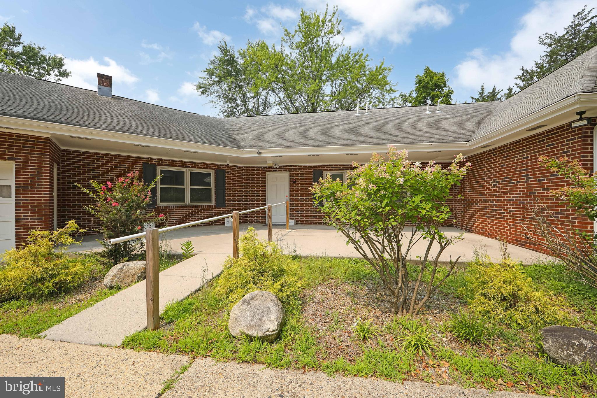 4 CHESTER AVENUE