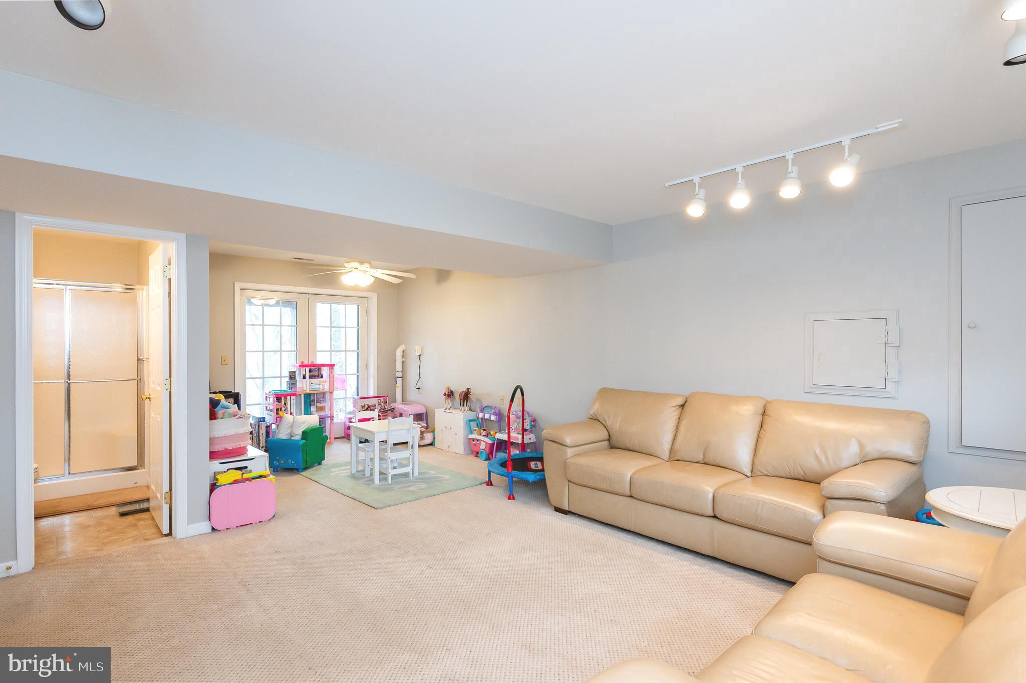 OCTORARO LAKES - Residential