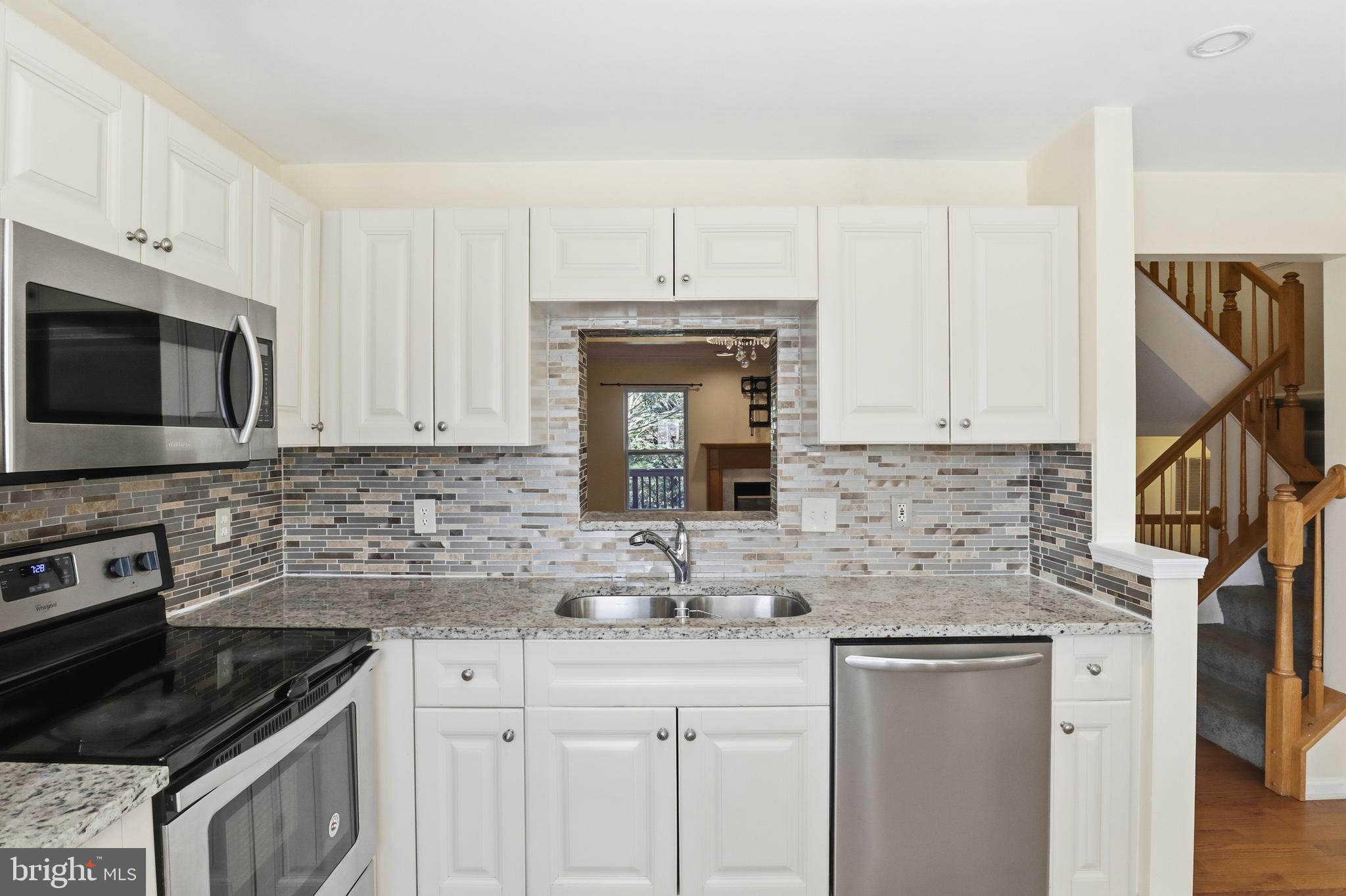 6203 ABBOTTSBURY ROW