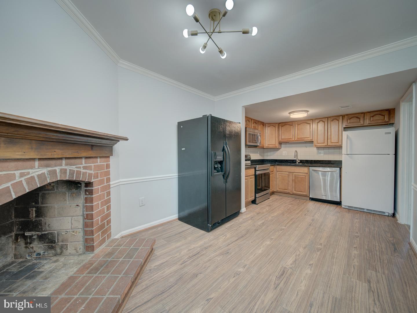 COURTS OF CHANDON - Residential