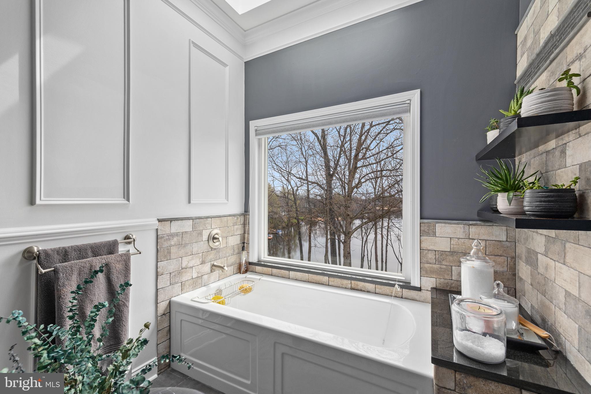 MONTCLAIR/COUNTRY CLUB - Residential