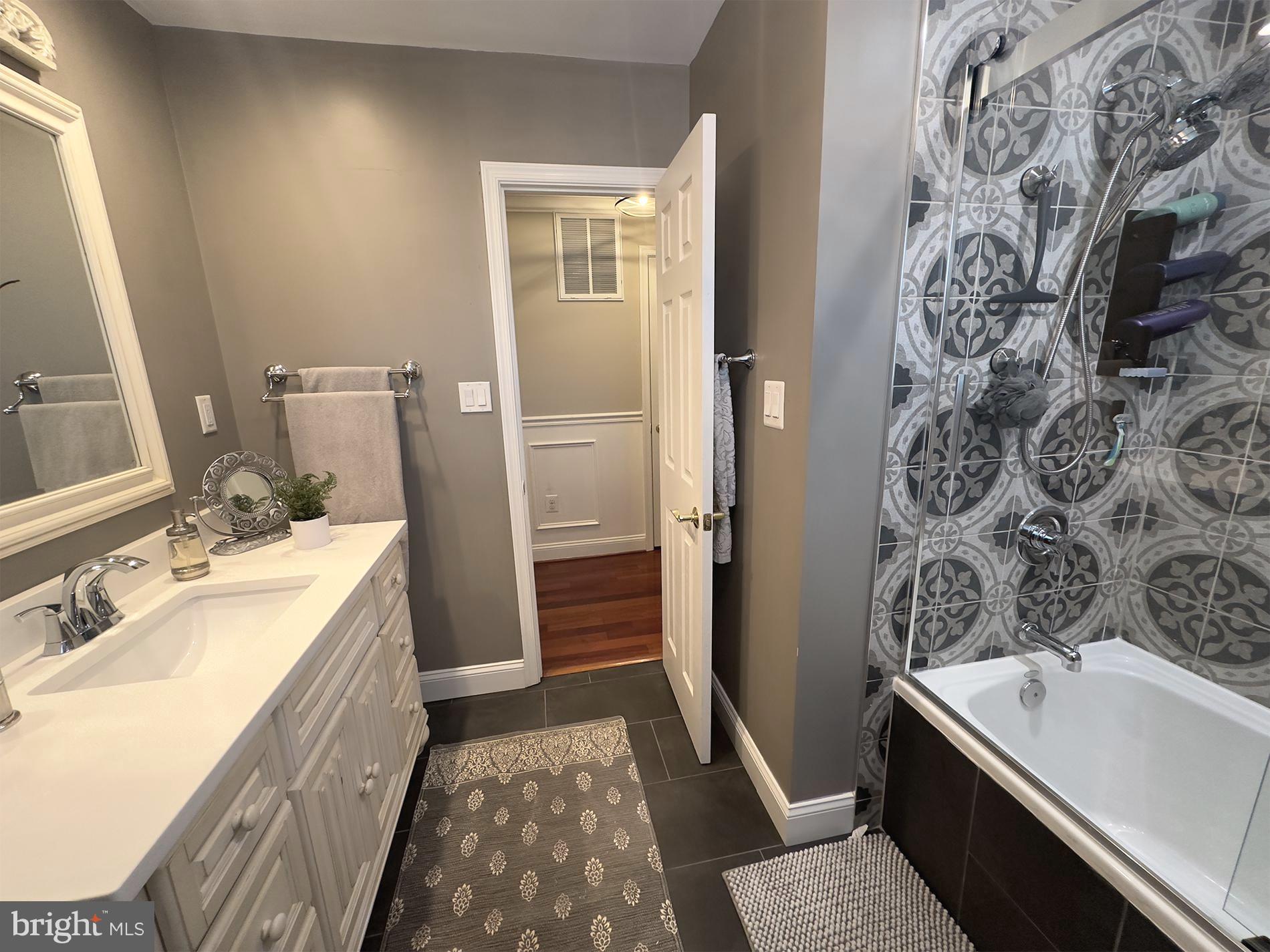 MONTCLAIR/COUNTRY CLUB - Residential