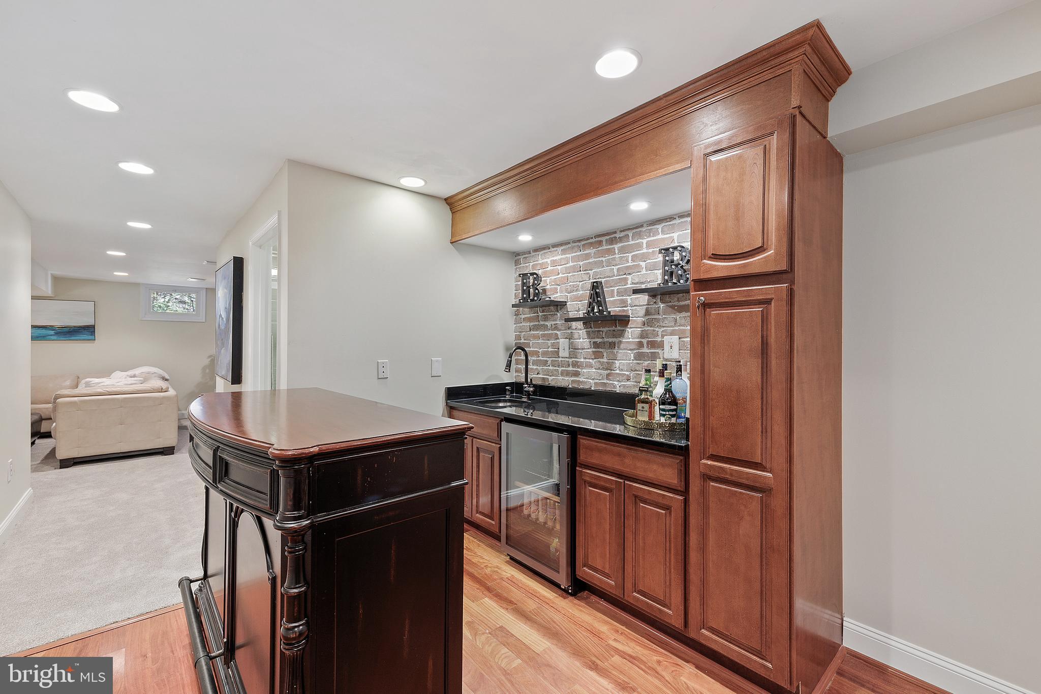 MONTCLAIR/COUNTRY CLUB - Residential