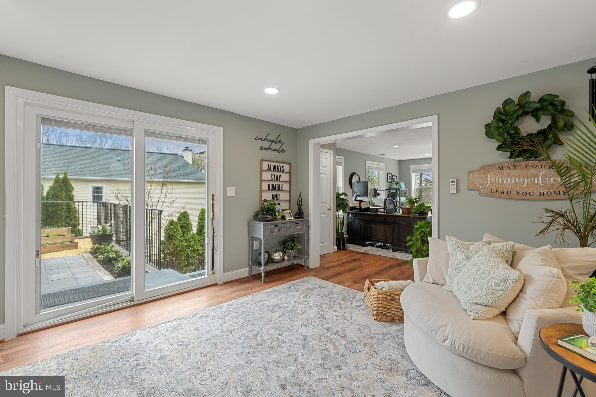 MONTCLAIR/COUNTRY CLUB - Residential