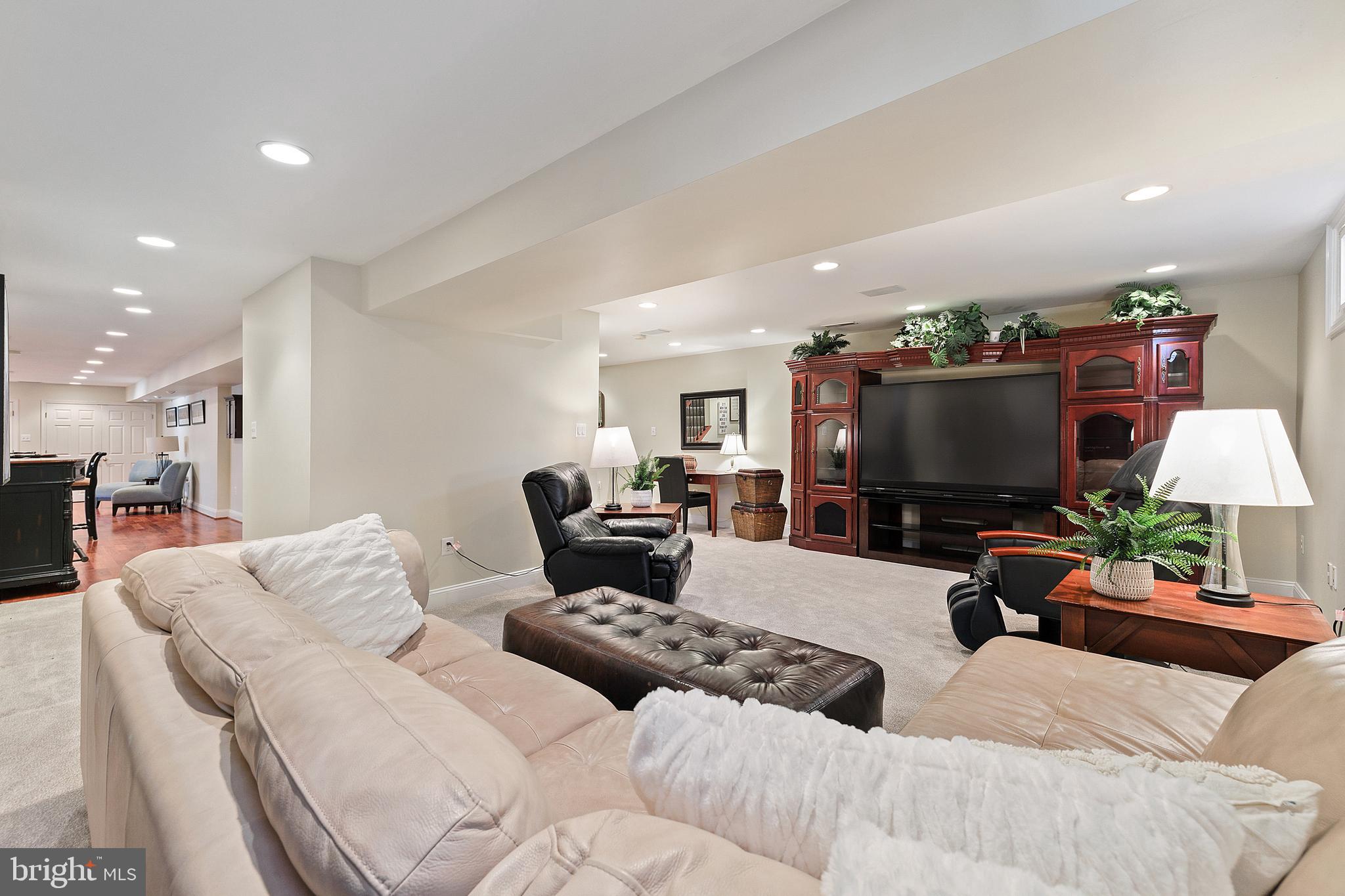 MONTCLAIR/COUNTRY CLUB - Residential