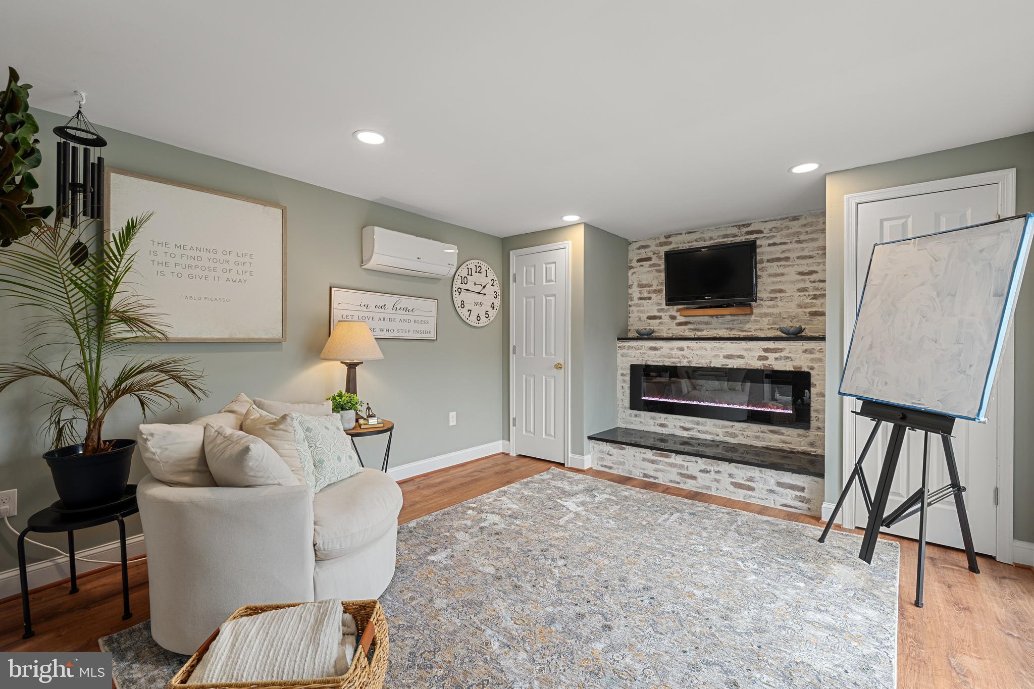 MONTCLAIR/COUNTRY CLUB - Residential