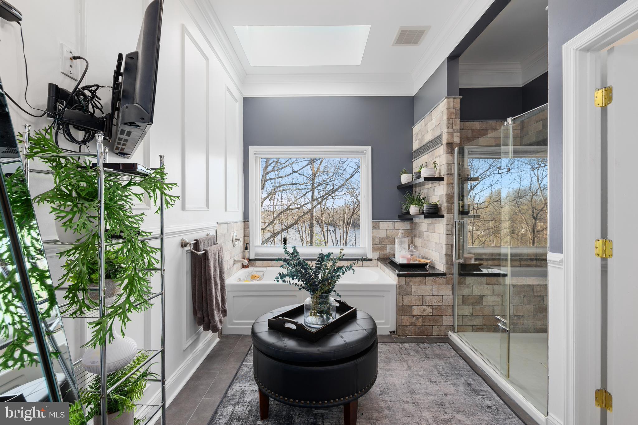 MONTCLAIR/COUNTRY CLUB - Residential