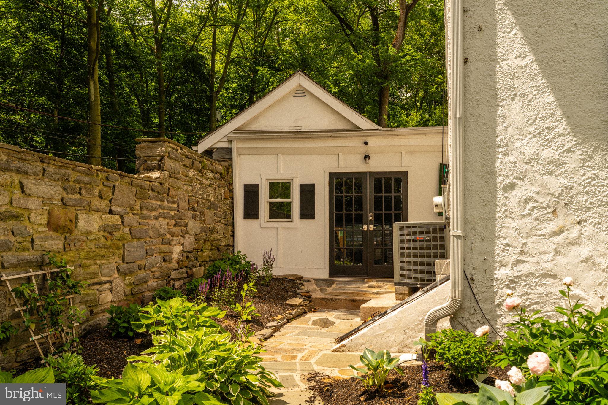 GLADWYNE - Residential