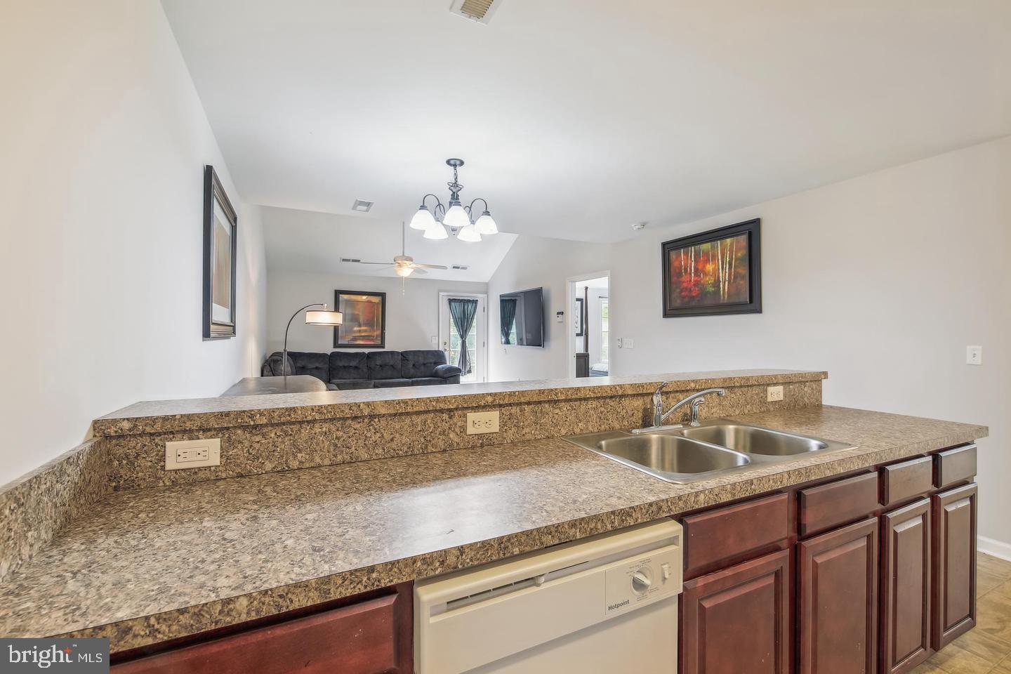 HUNT CLUB SOUTH - Residential Lease