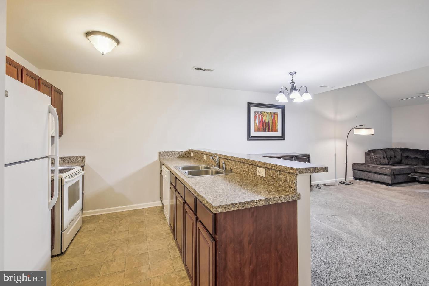 HUNT CLUB SOUTH - Residential Lease