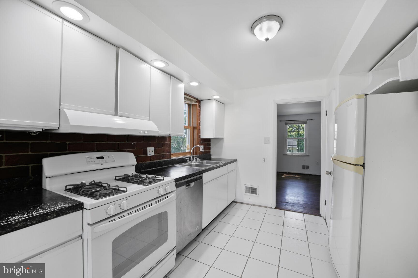 COLLEGE PARK - Residential