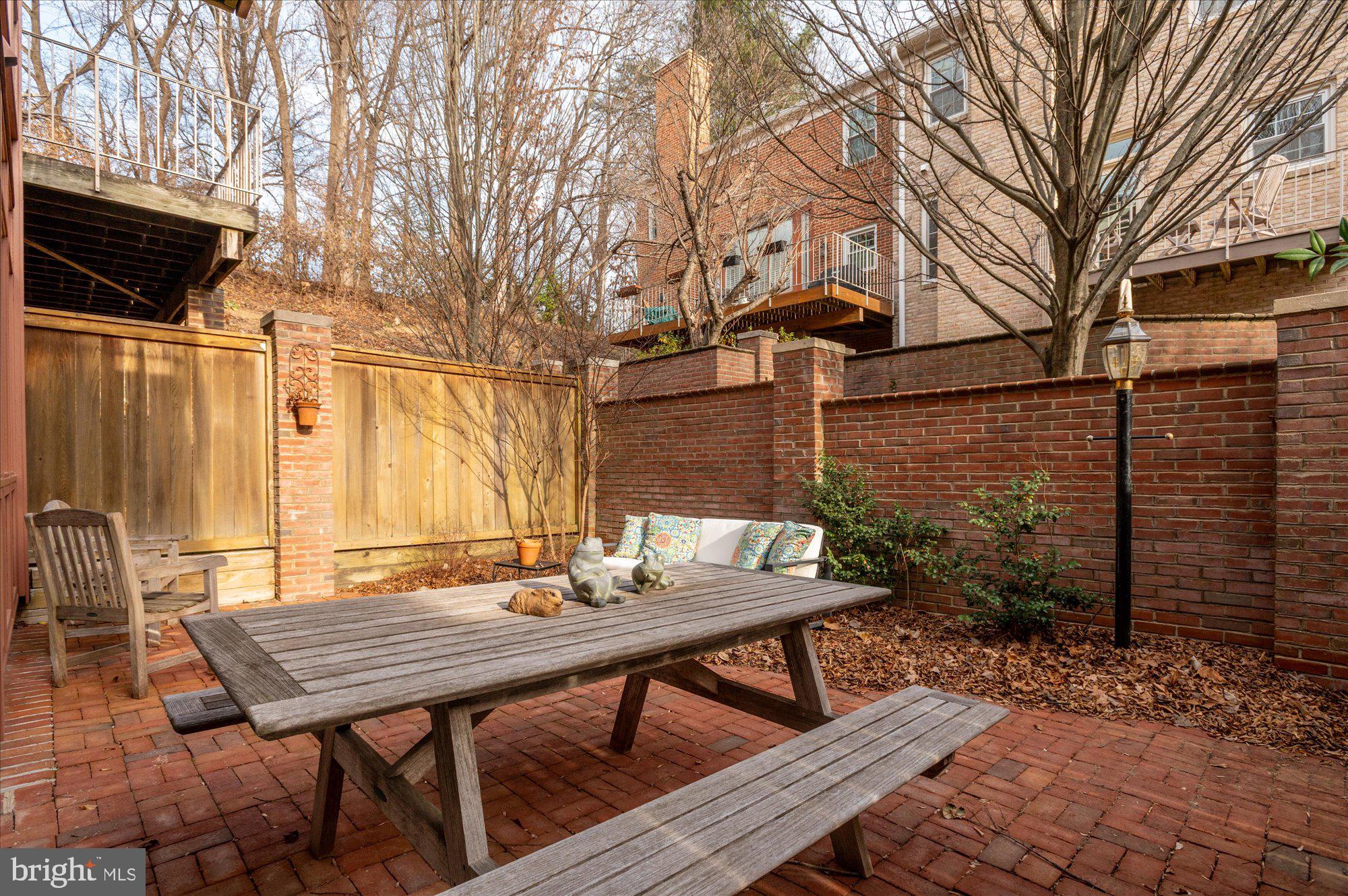 RIVER HILL - Residential