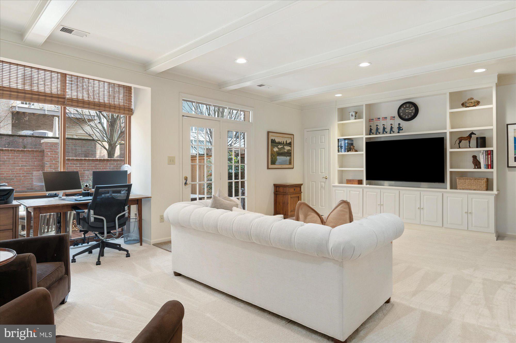 RIVER HILL - Residential