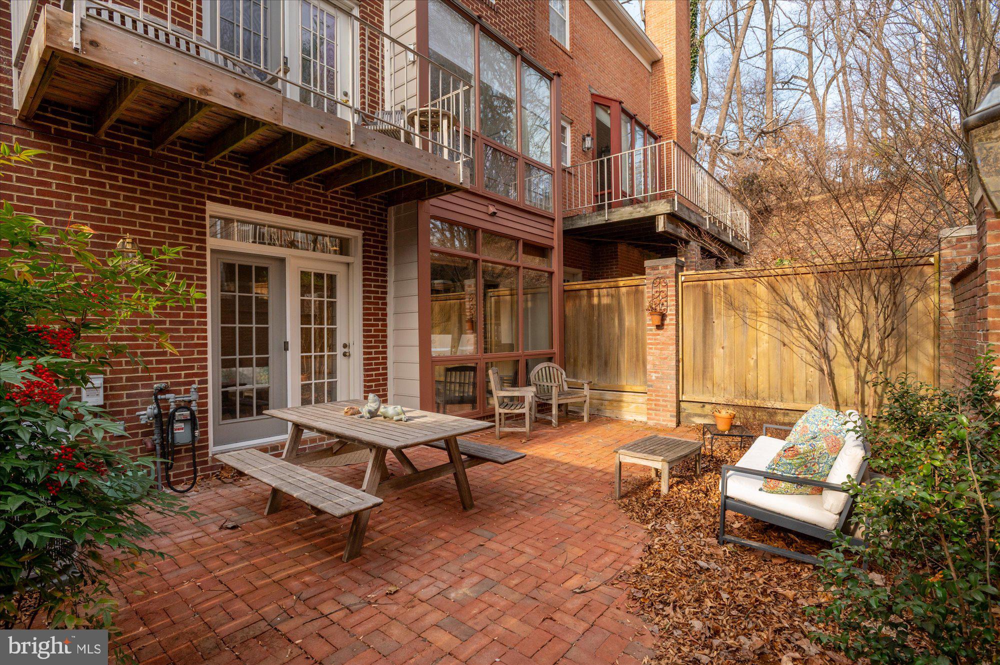 RIVER HILL - Residential