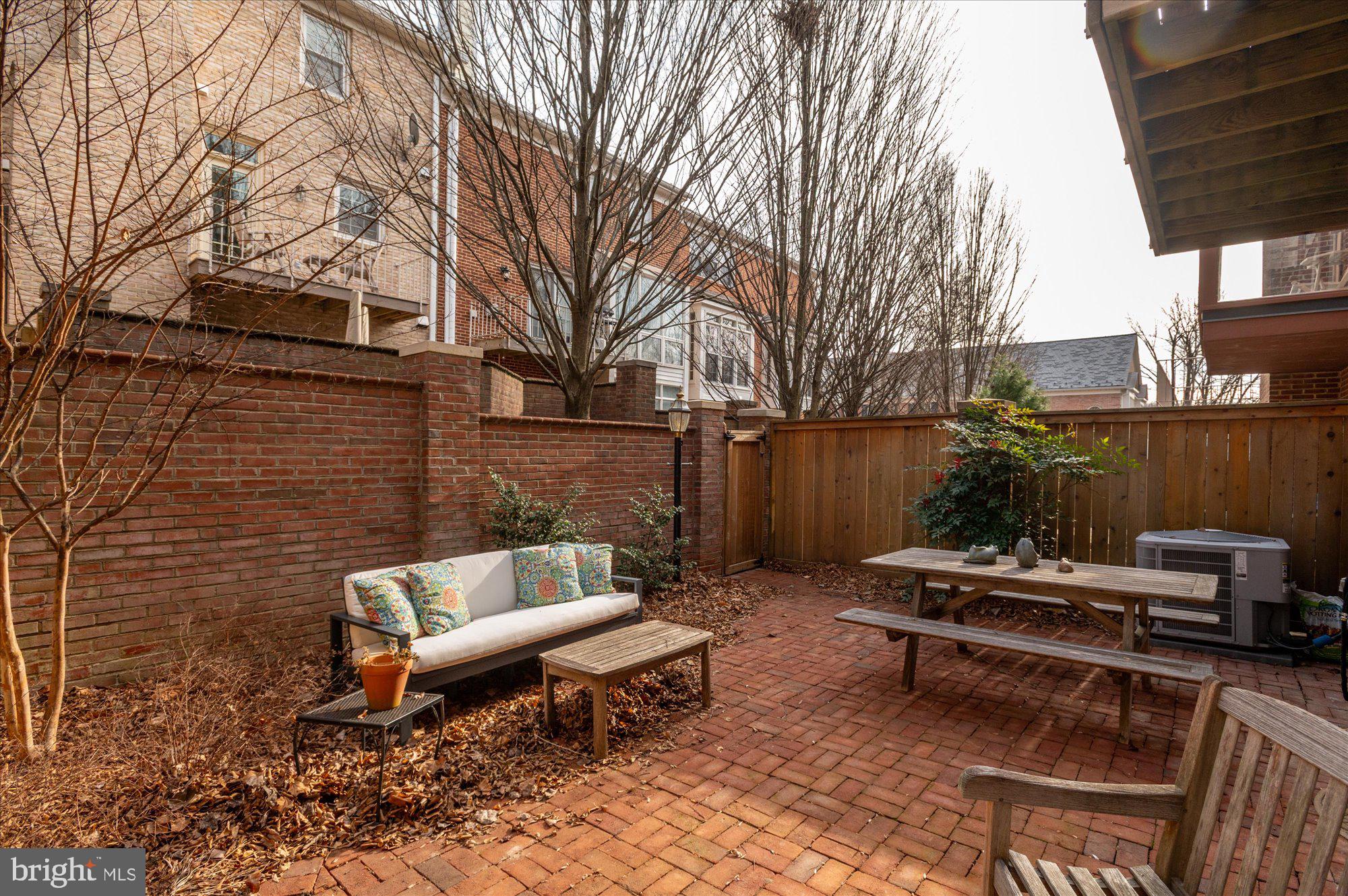 RIVER HILL - Residential