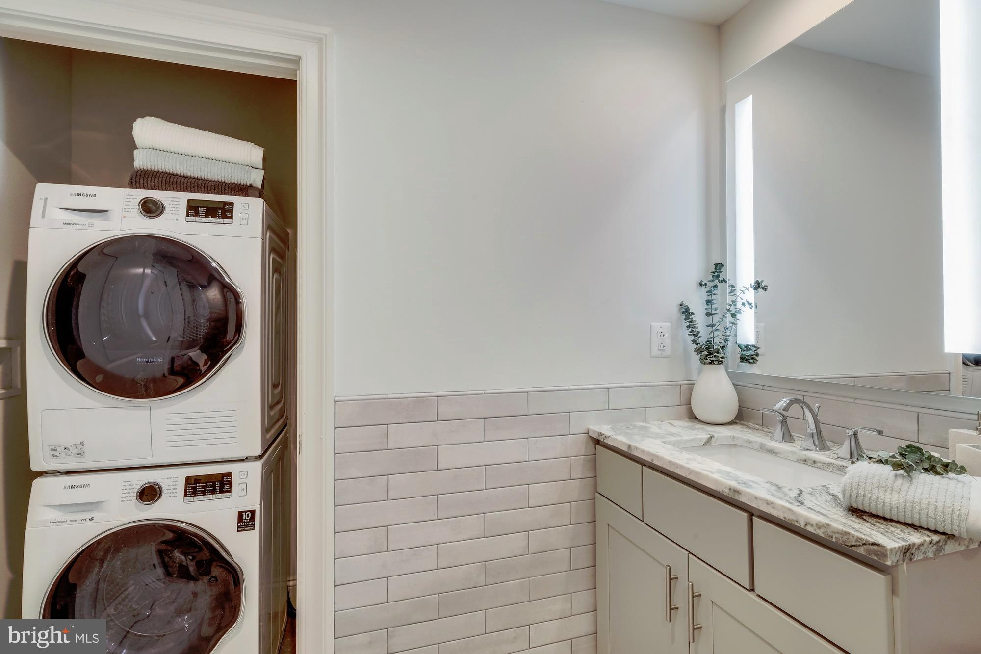 LOGAN SQUARE - Residential Lease