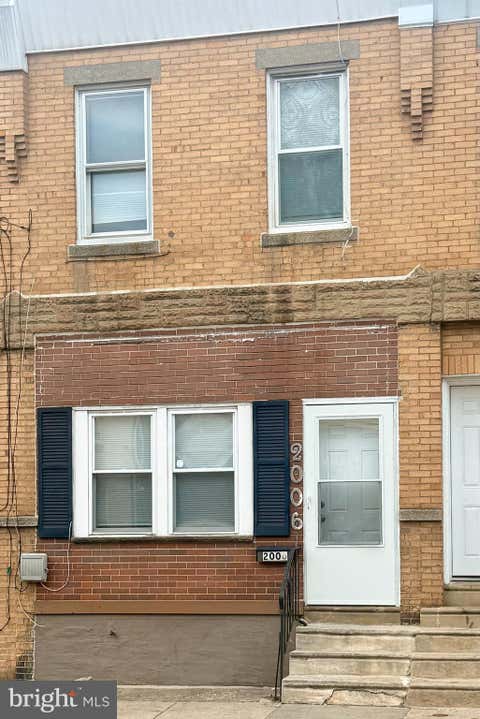 Townhouse For Sale - 2006 Bridge Street<br/> PHILADELPHIA, PA 19124