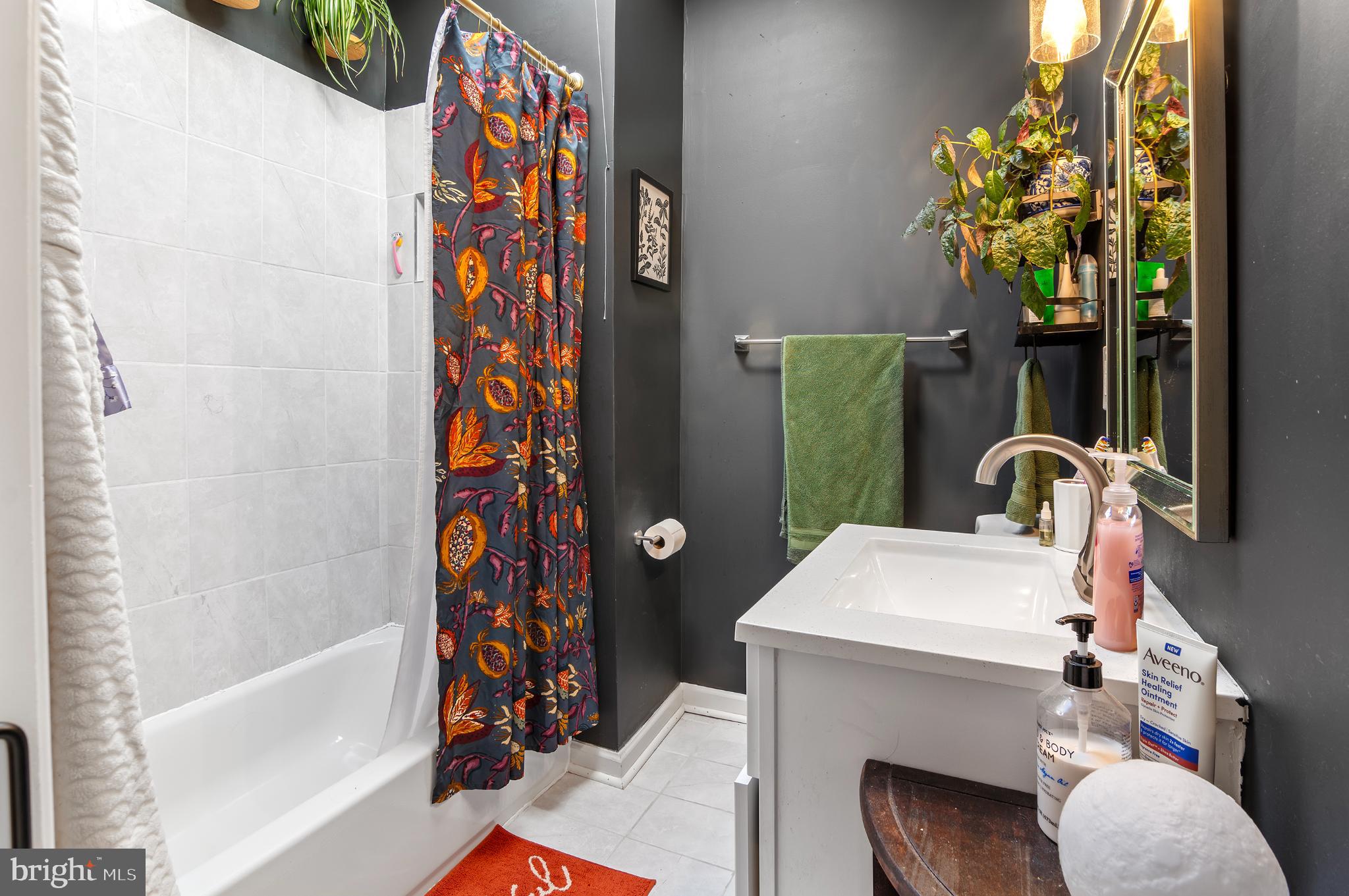 GREEKTOWN - Residential