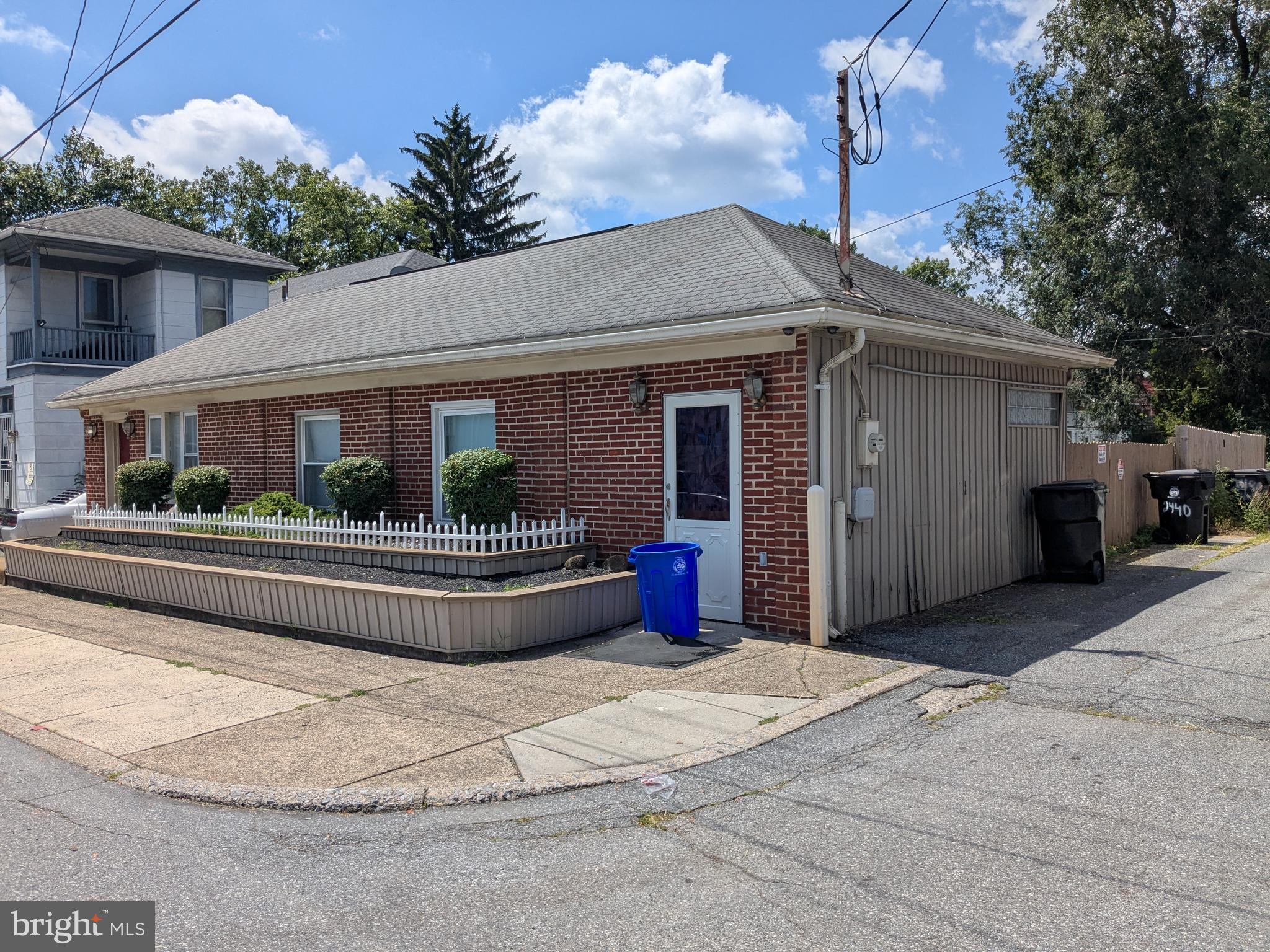 736 S 25TH STREET
