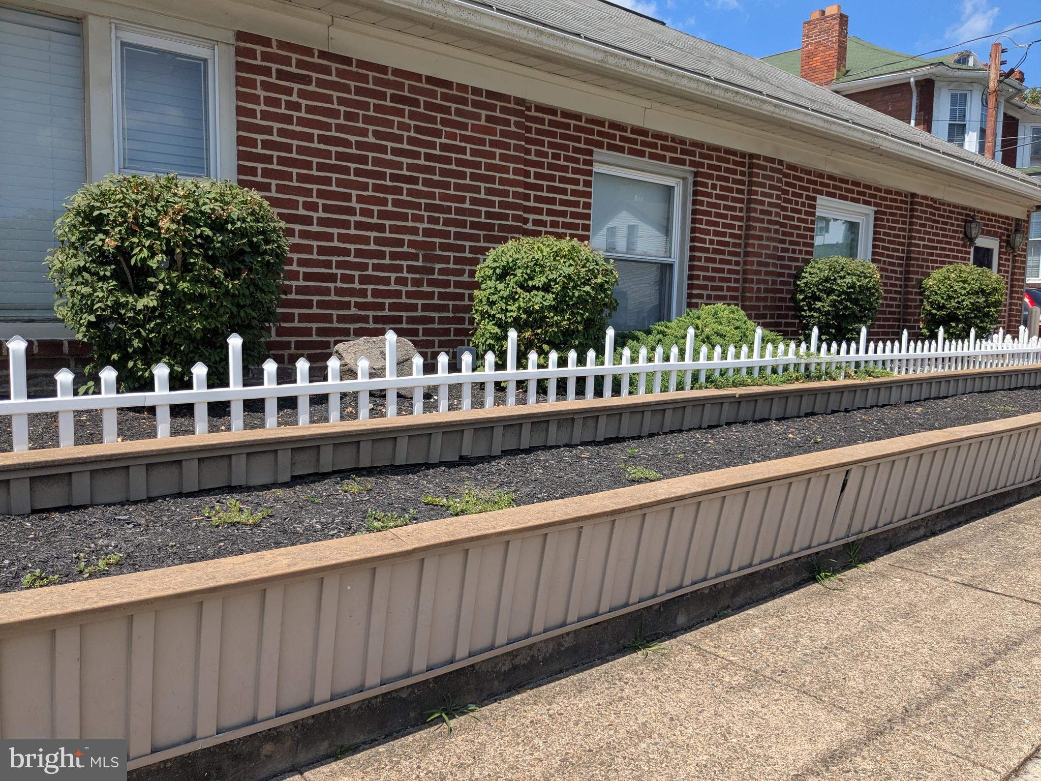 736 S 25TH STREET