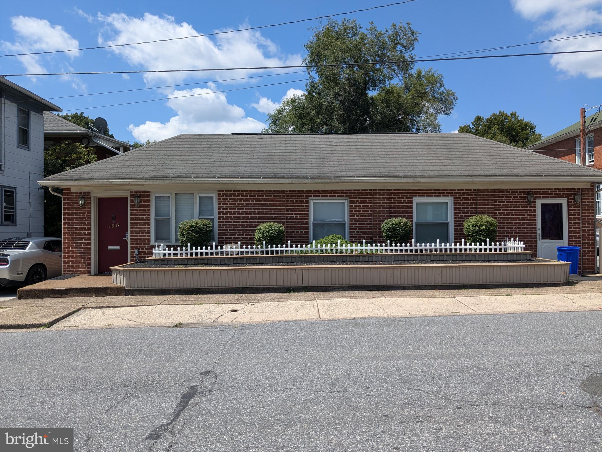 736 S 25TH STREET