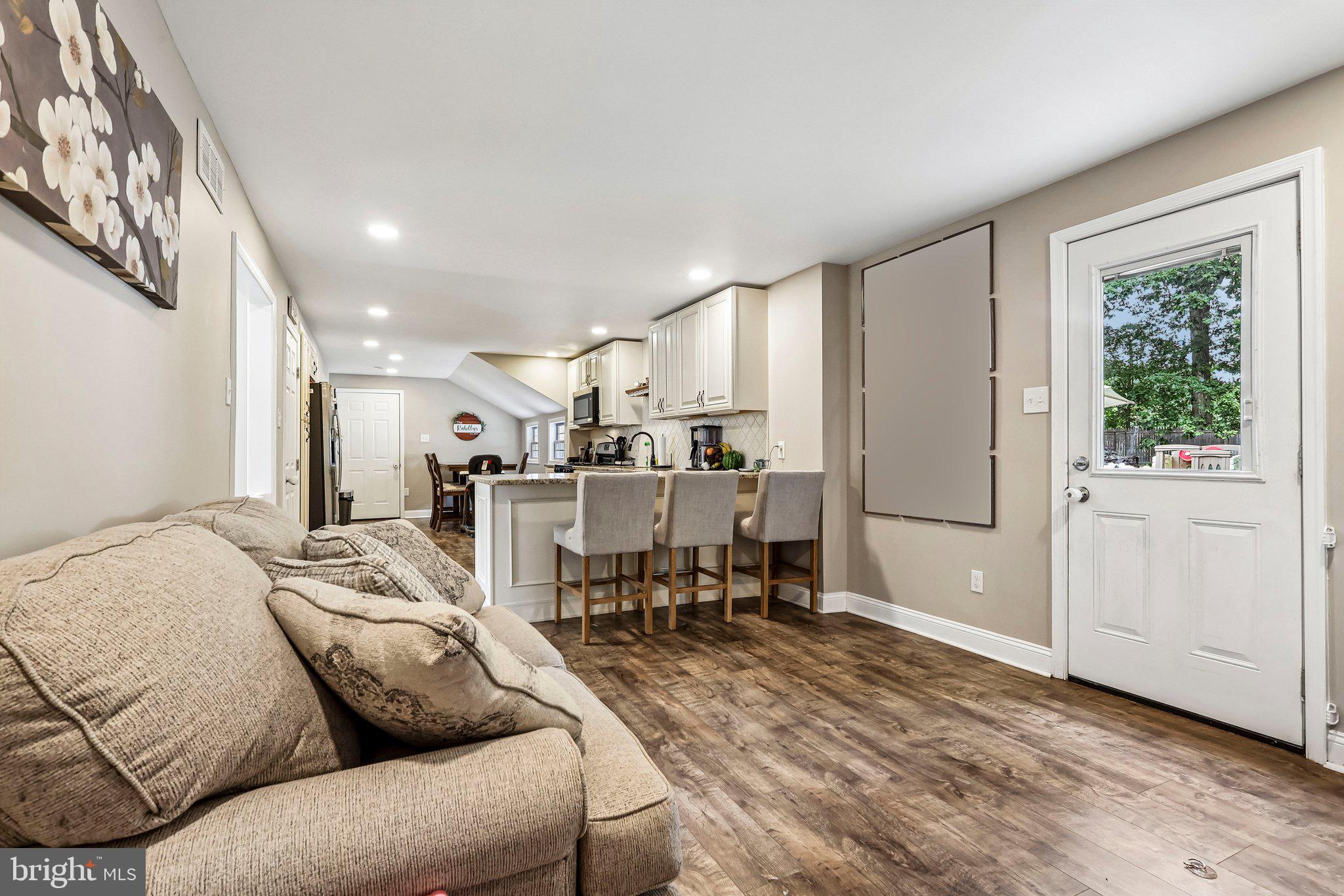 1608 HOLLY PARKWAY