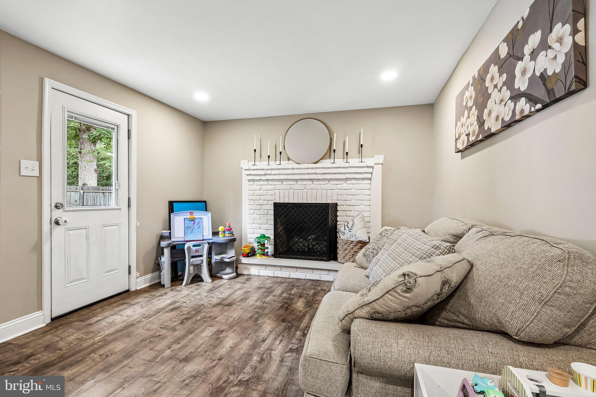 1608 HOLLY PARKWAY