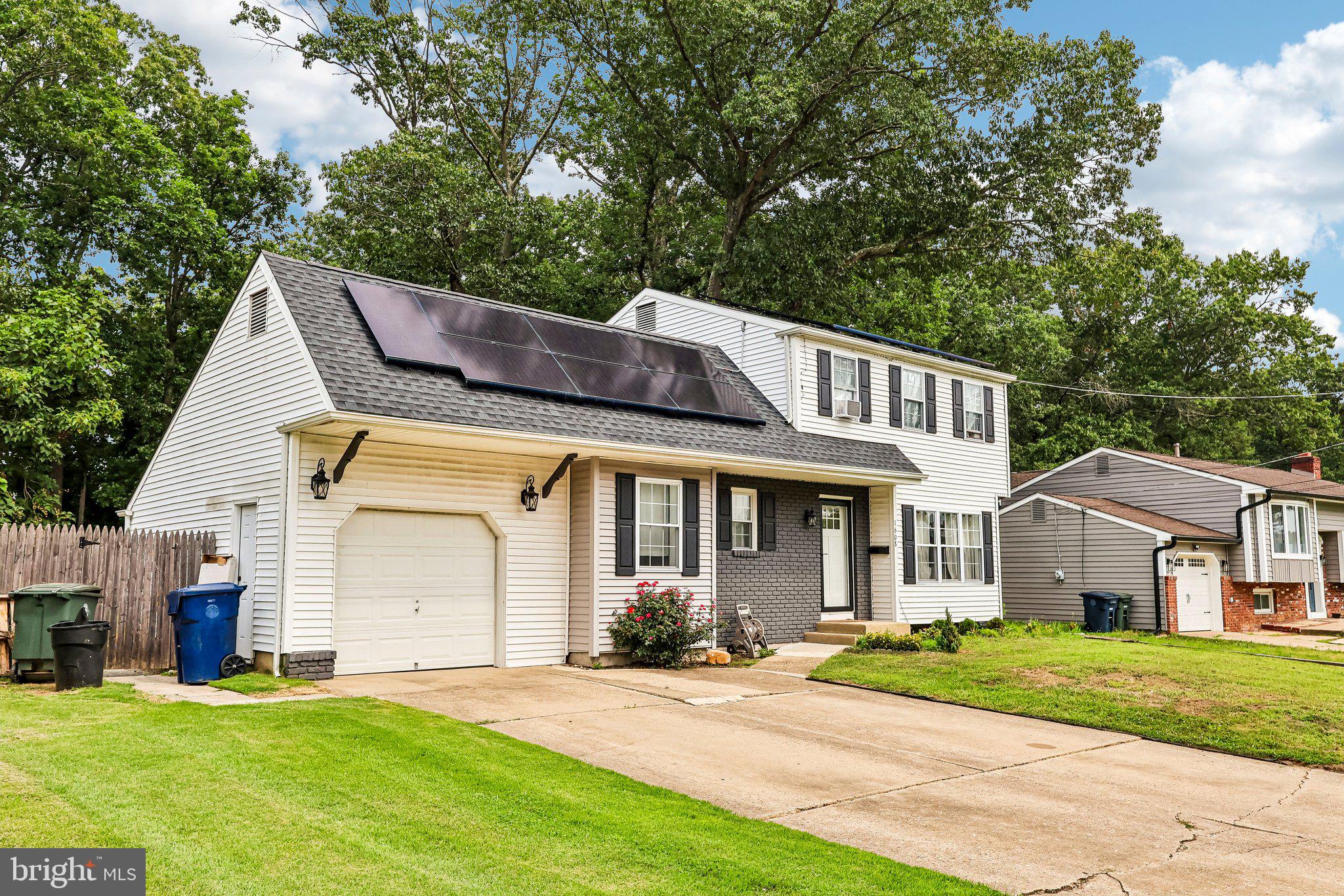 1608 HOLLY PARKWAY