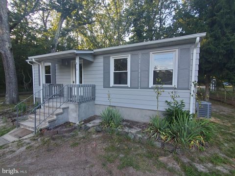 813 HICKORY AVENUE BROWNS MILLS NJ 08015