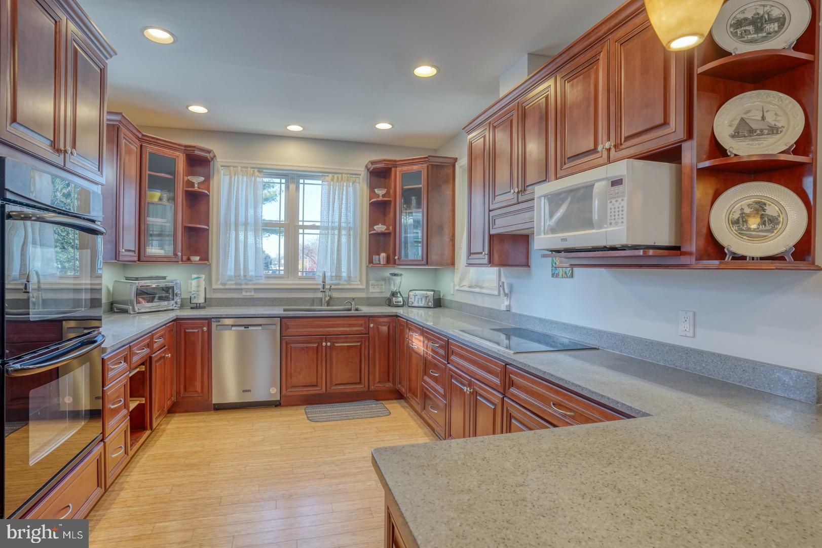 COUNTRY CLUB ESTATES - Residential